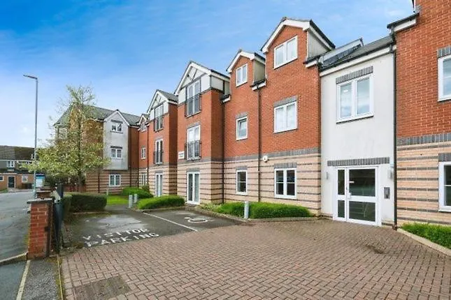2 Bed, 2 Bath Apartment In Roundhay Leeds