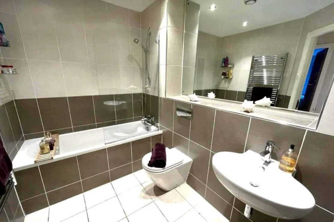 2 Bed, 2 Bath Apartment In Roundhay Leeds   Leeds (West Yorkshire)