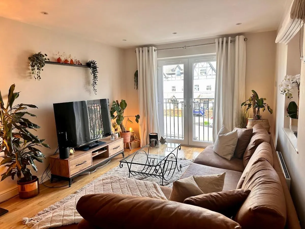 2 Bed, 2 Bath Apartment In Roundhay Leeds