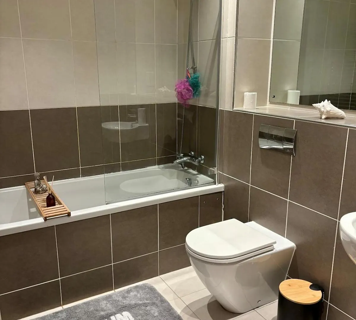 2 Bed, 2 Bath Apartment In Roundhay Leeds